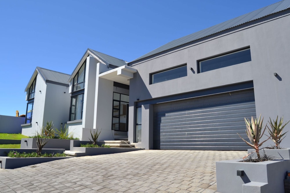 Security estate home for sale in Woodland Hills Bergendal - 1BX1699793