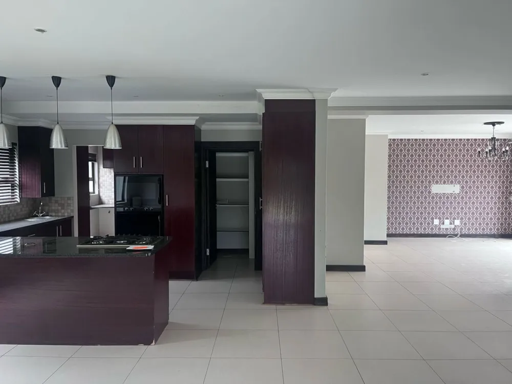 Double-storey house for sale in Woodland Hills - 1BX1699787