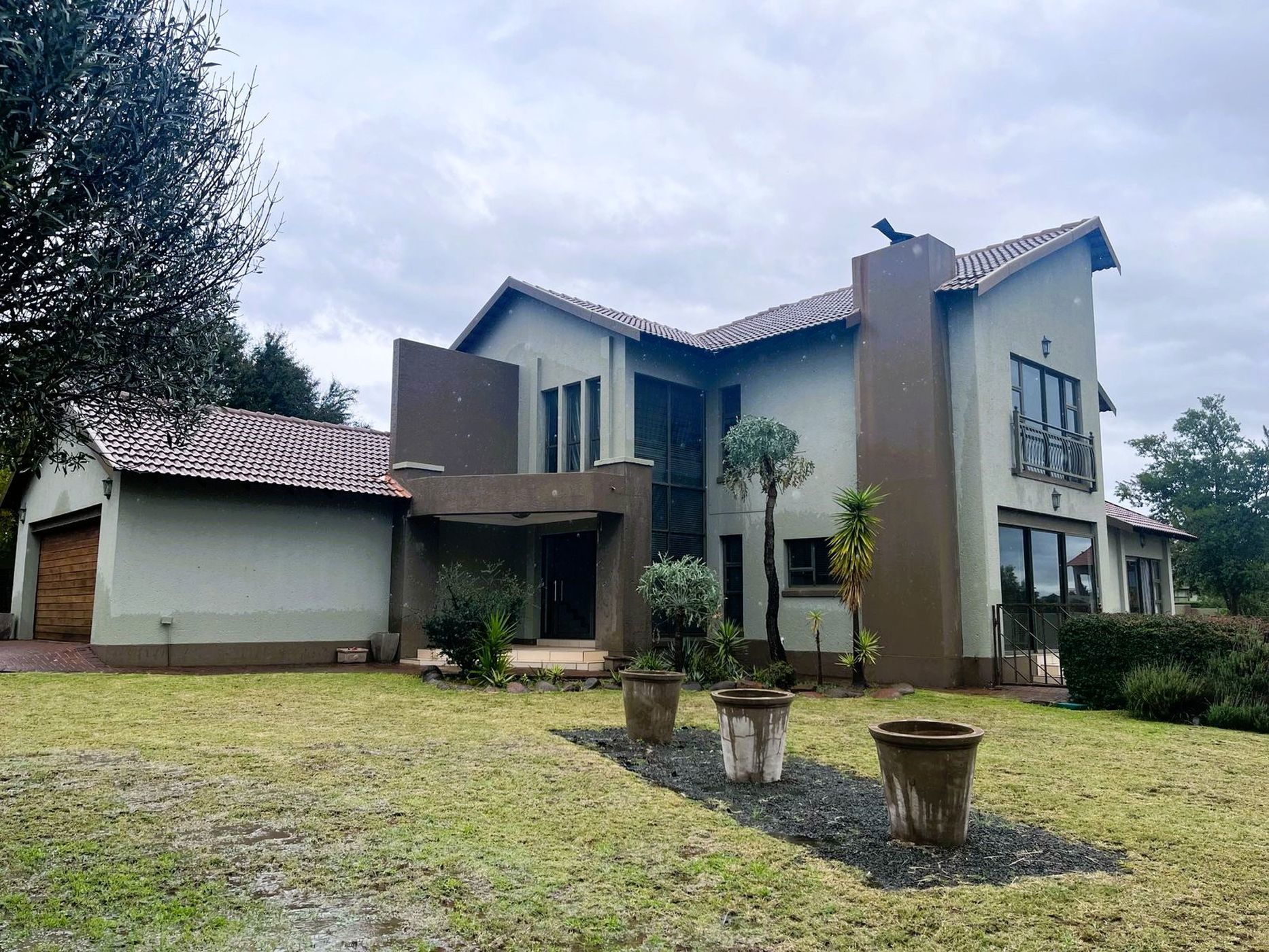 Double-storey house for sale in Woodland Hills - 1BX1699787