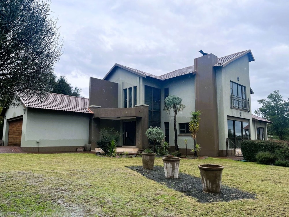 Double-storey house for sale in Woodland Hills - 1BX1699787