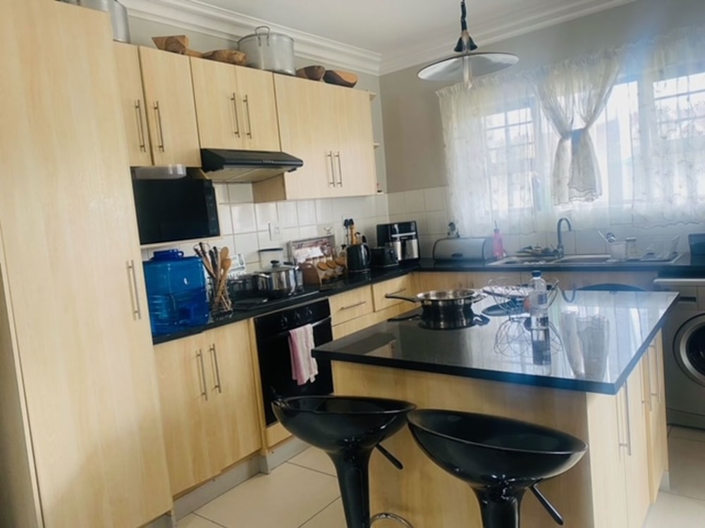 Townhouse for sale in Shellyvale - 1BX1716101