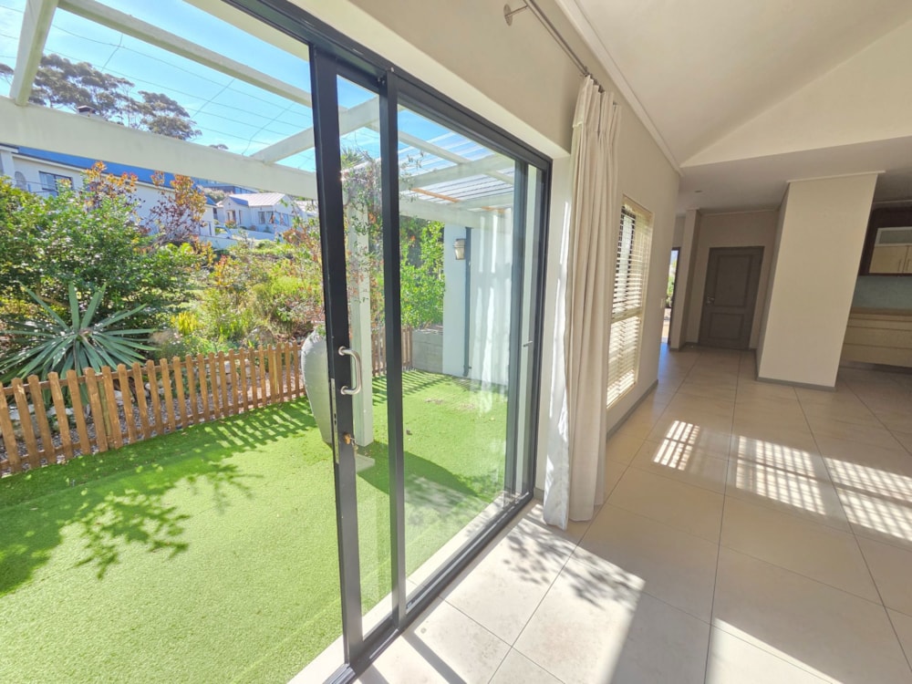 House let in Hemel-en-Aarde Estate - ONL1692394 House let in Hemel-en-Aarde Estate - ONL1692394