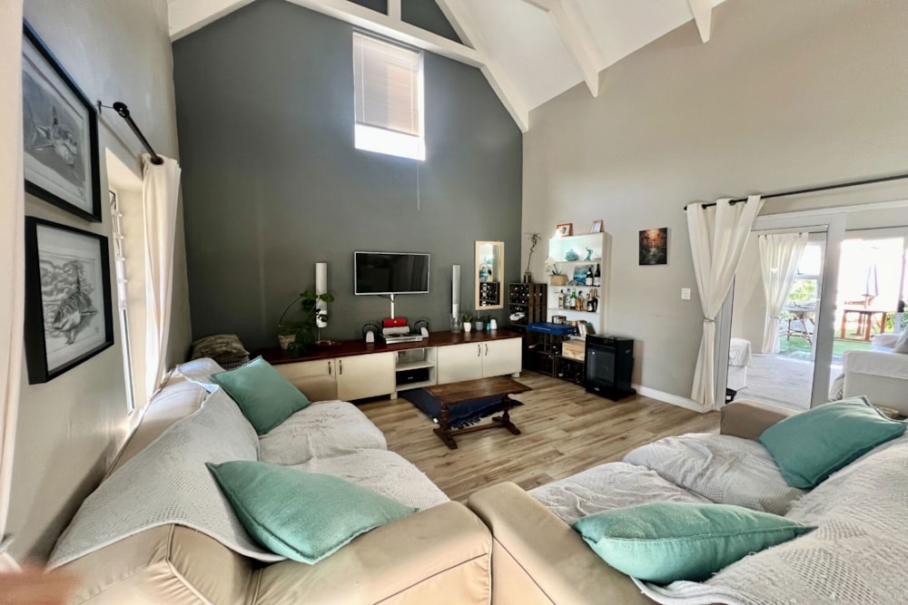 House sold in Hemel-en-Aarde Estate - ON1693133 House sold in Hemel-en-Aarde Estate - ON1693133