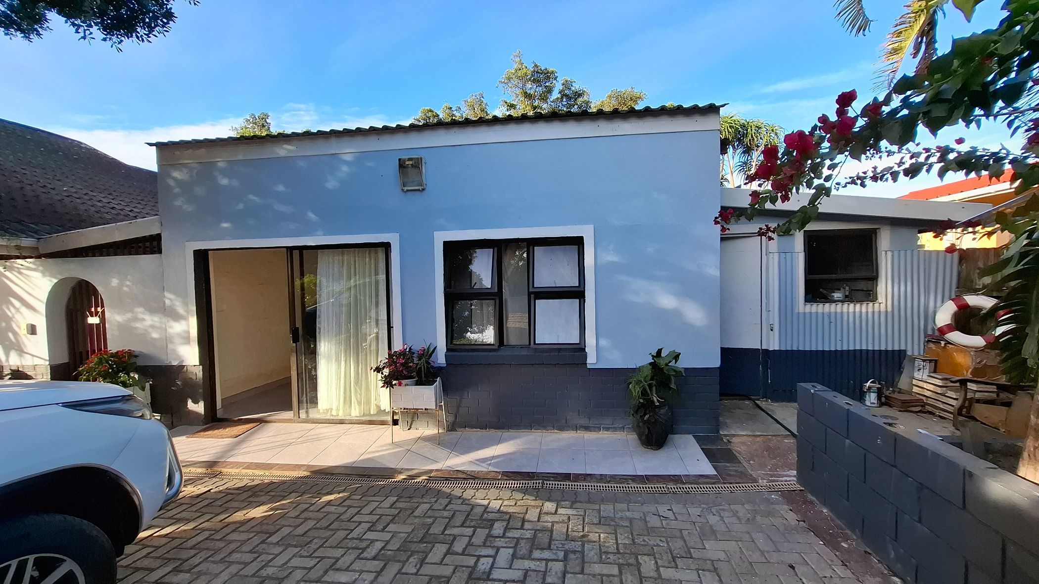 House let in East Bank - 1PF1697896