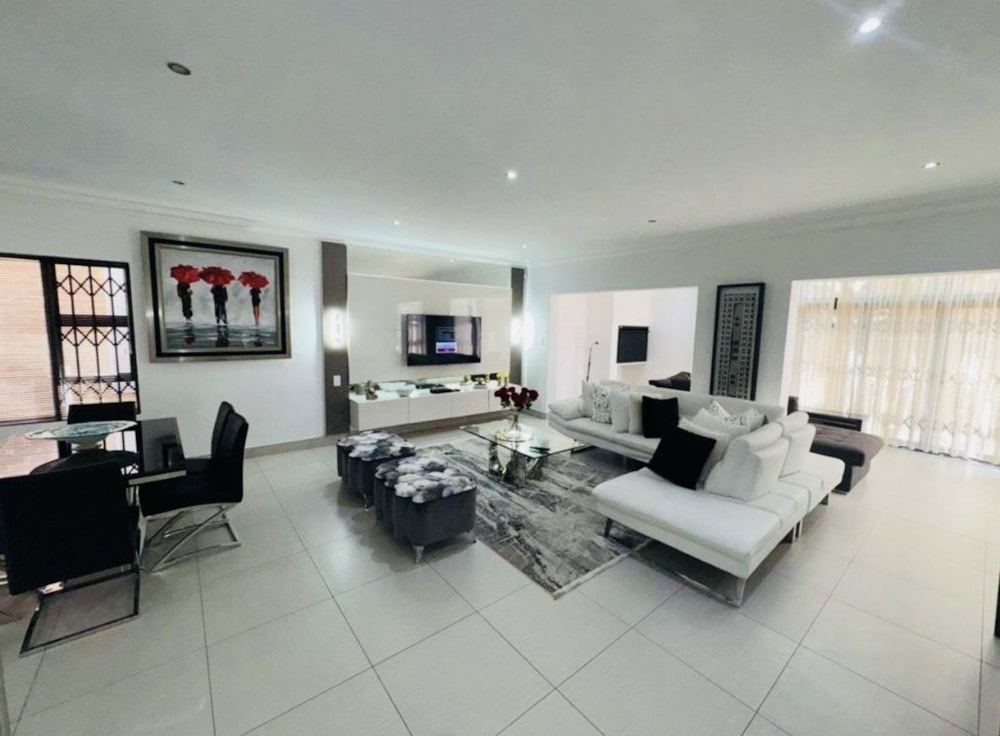 Townhouse for sale in Heuwelsig, Bloemfontein - 1BX1696947