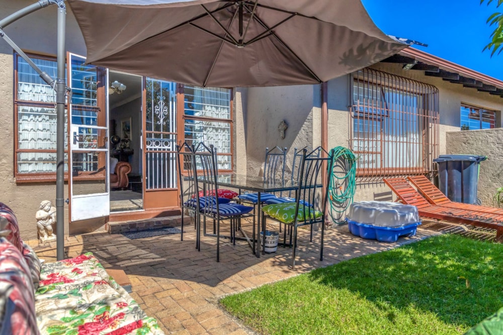 Townhouse for sale in Weltevredenpark - RAN1698622