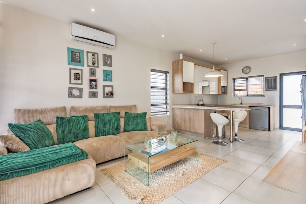 Townhouse to rent in Homes Haven - 1KR1744335 Townhouse to rent in Homes Haven - 1KR1744335