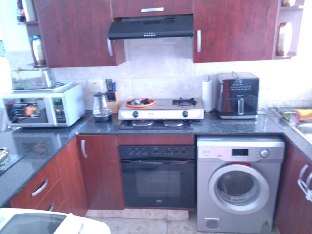 Townhouse for sale in Sonneveld - 1BJ1697161 Townhouse for sale in Sonneveld - 1BJ1697161