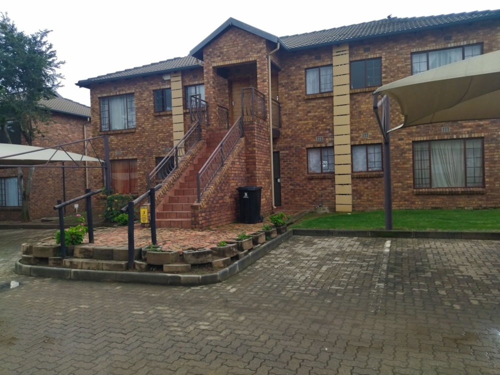 Townhouse for sale in Sonneveld - 1BJ1697161 Townhouse for sale in Sonneveld - 1BJ1697161