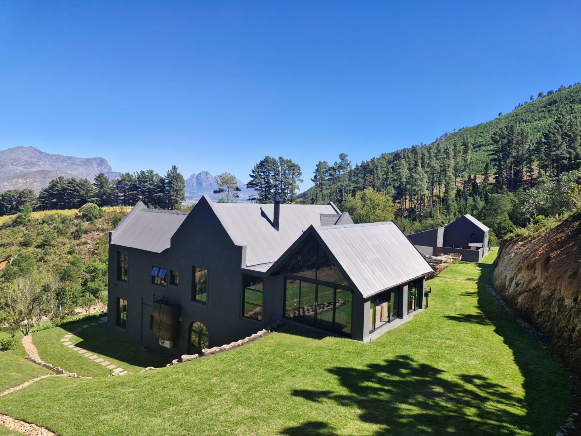 Smallholding sold in Franschhoek - FWI1697822