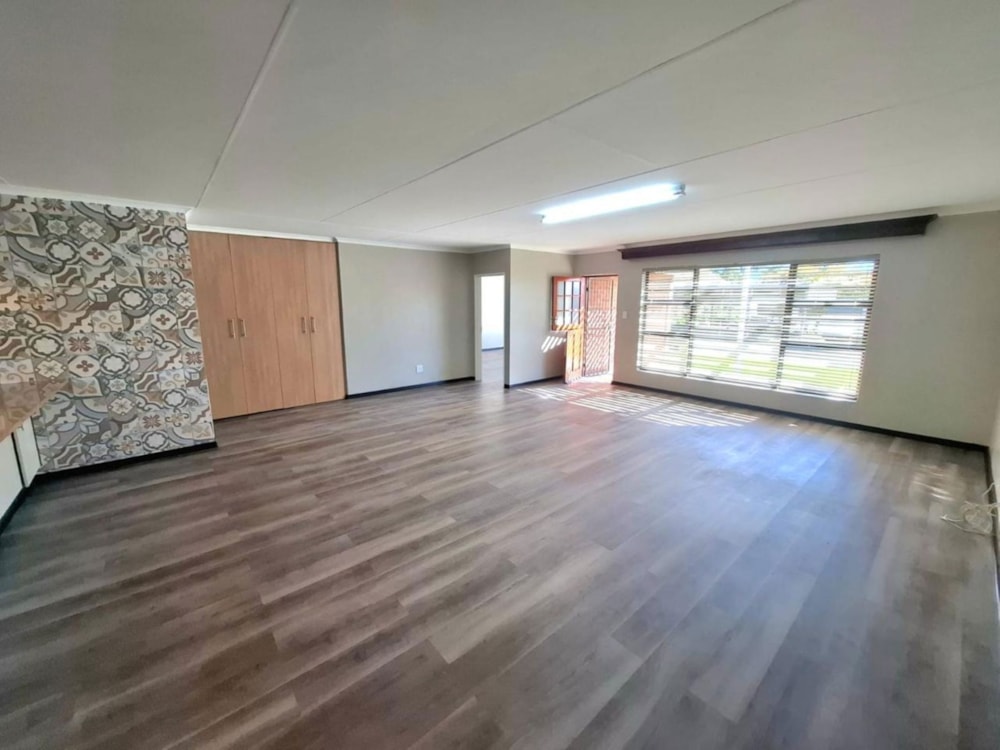 Security complex home for sale in Eureka, Bethlehem - 1BTH1751690 Security complex home for sale in Eureka, Bethlehem - 1BTH1751690