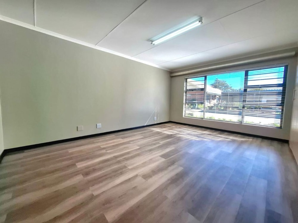 Security complex home for sale in Eureka, Bethlehem - 1BTH1751690 Security complex home for sale in Eureka, Bethlehem - 1BTH1751690