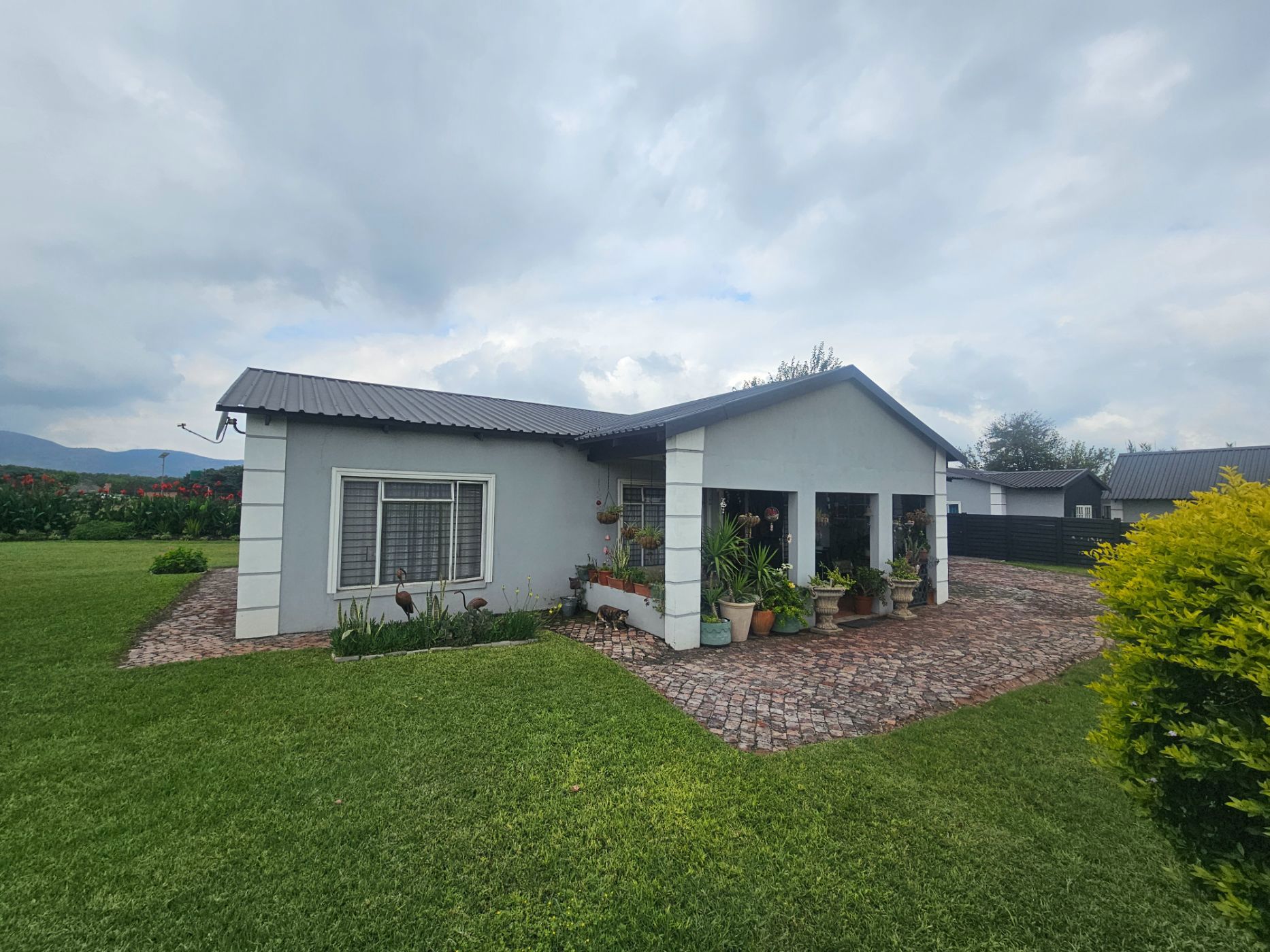 Smallholding let in Hartbeespoort Rural - 1HR1697971