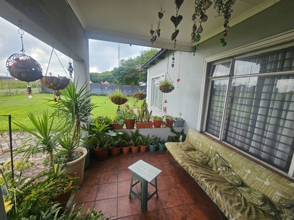 Smallholding let in Hartbeespoort Rural - 1HR1697971 Smallholding let in Hartbeespoort Rural - 1HR1697971