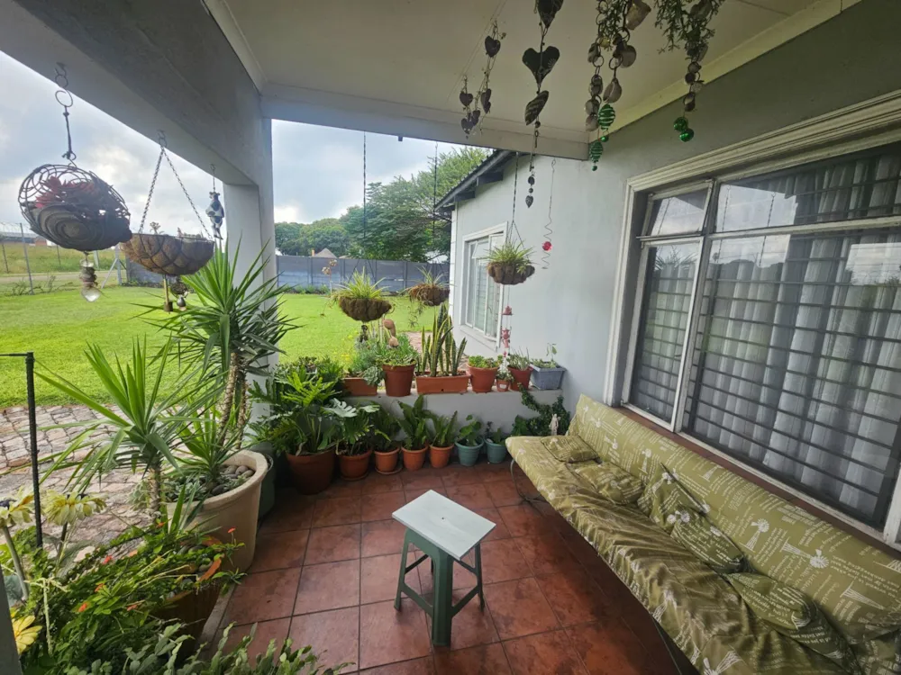 Smallholding let in Hartbeespoort Rural - 1HR1697971 Smallholding let in Hartbeespoort Rural - 1HR1697971