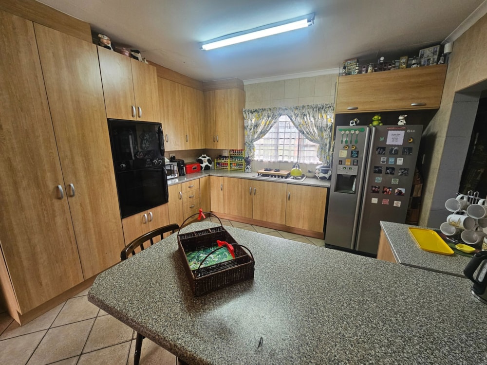 Smallholding let in Hartbeespoort Rural - 1HR1697971 Smallholding let in Hartbeespoort Rural - 1HR1697971