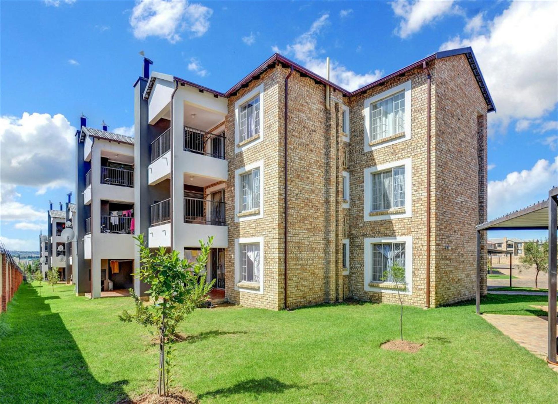 Apartment for sale in North Riding - FW1697239