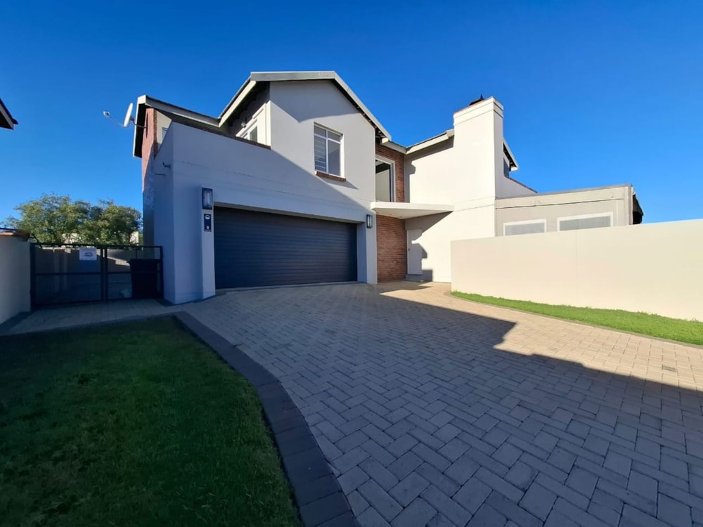 Townhouse for sale in Somerton Estate - 1BX1747723 Townhouse for sale in Somerton Estate - 1BX1747723