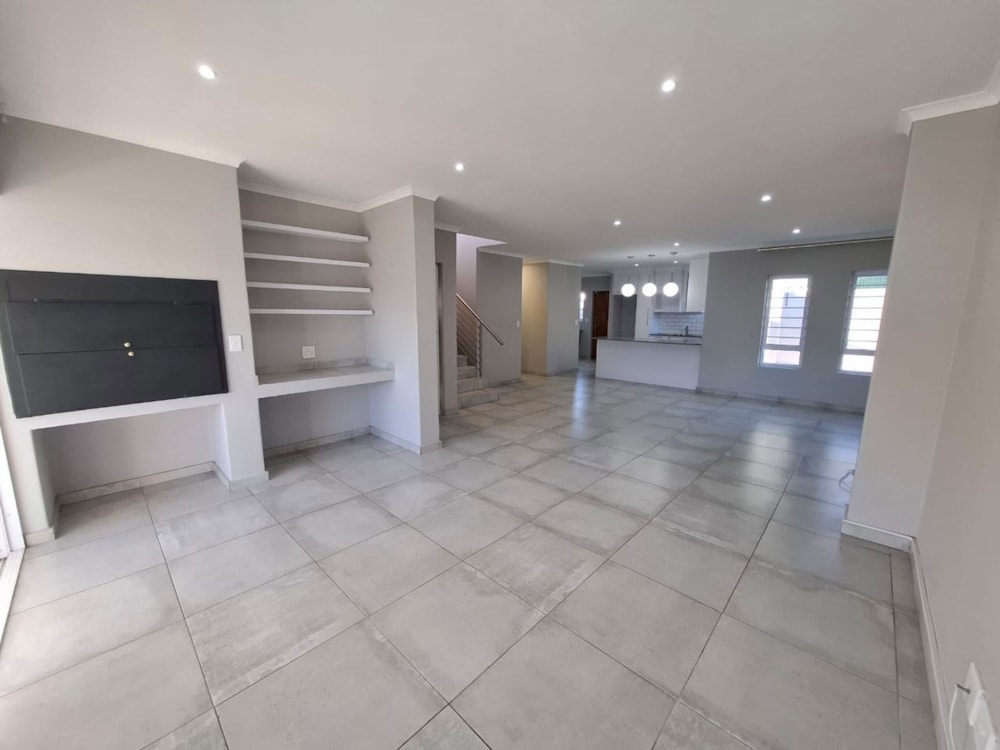 Townhouse for sale in Somerton Estate - 1BX1747723 Townhouse for sale in Somerton Estate - 1BX1747723