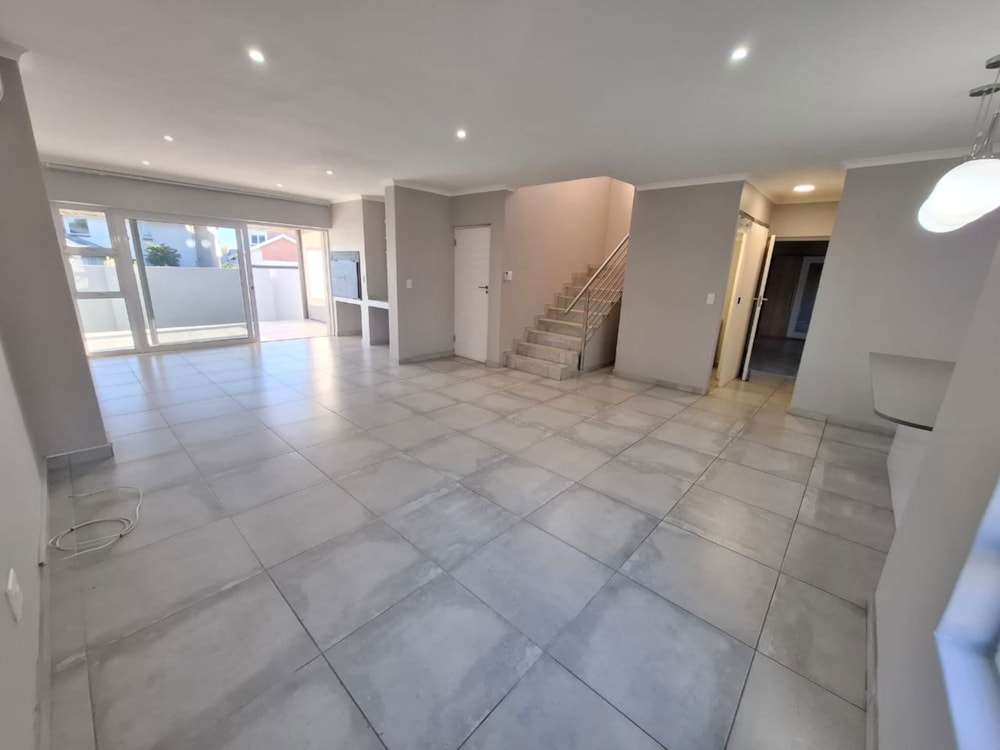 Townhouse for sale in Somerton Estate - 1BX1747723 Townhouse for sale in Somerton Estate - 1BX1747723