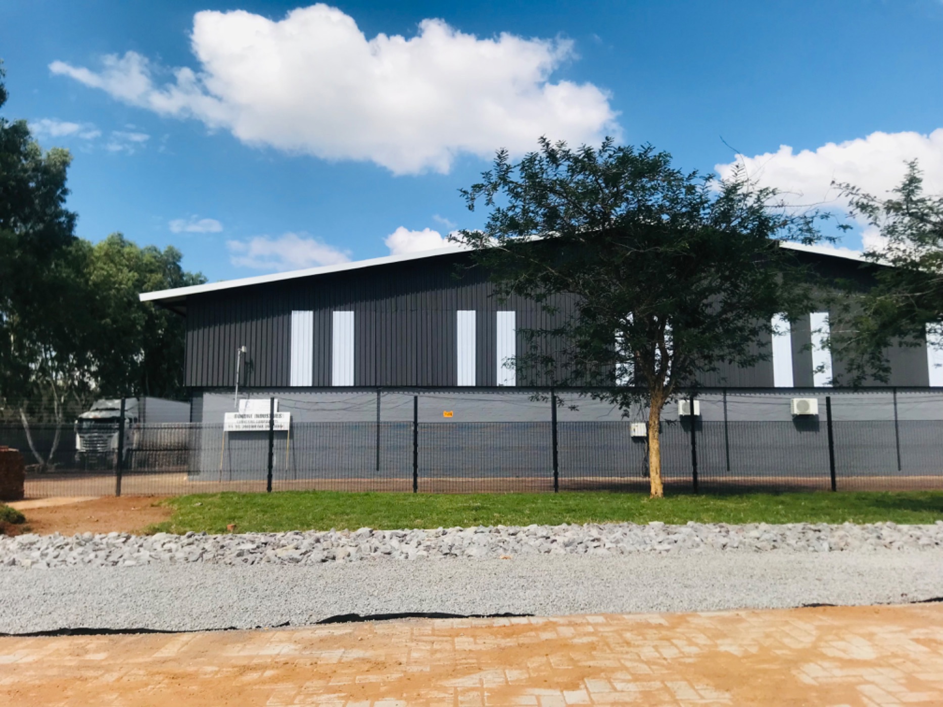 Commercial industrial property to rent in Phakalane, Botswana - 3BO1677958