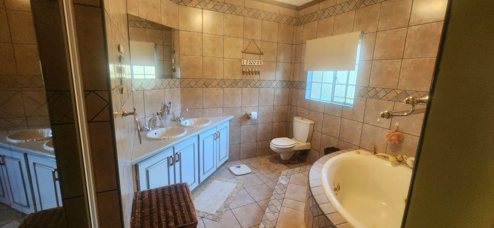 Multi-storey house for sale in Barkly West - 1KJ1693750 Multi-storey house for sale in Barkly West - 1KJ1693750