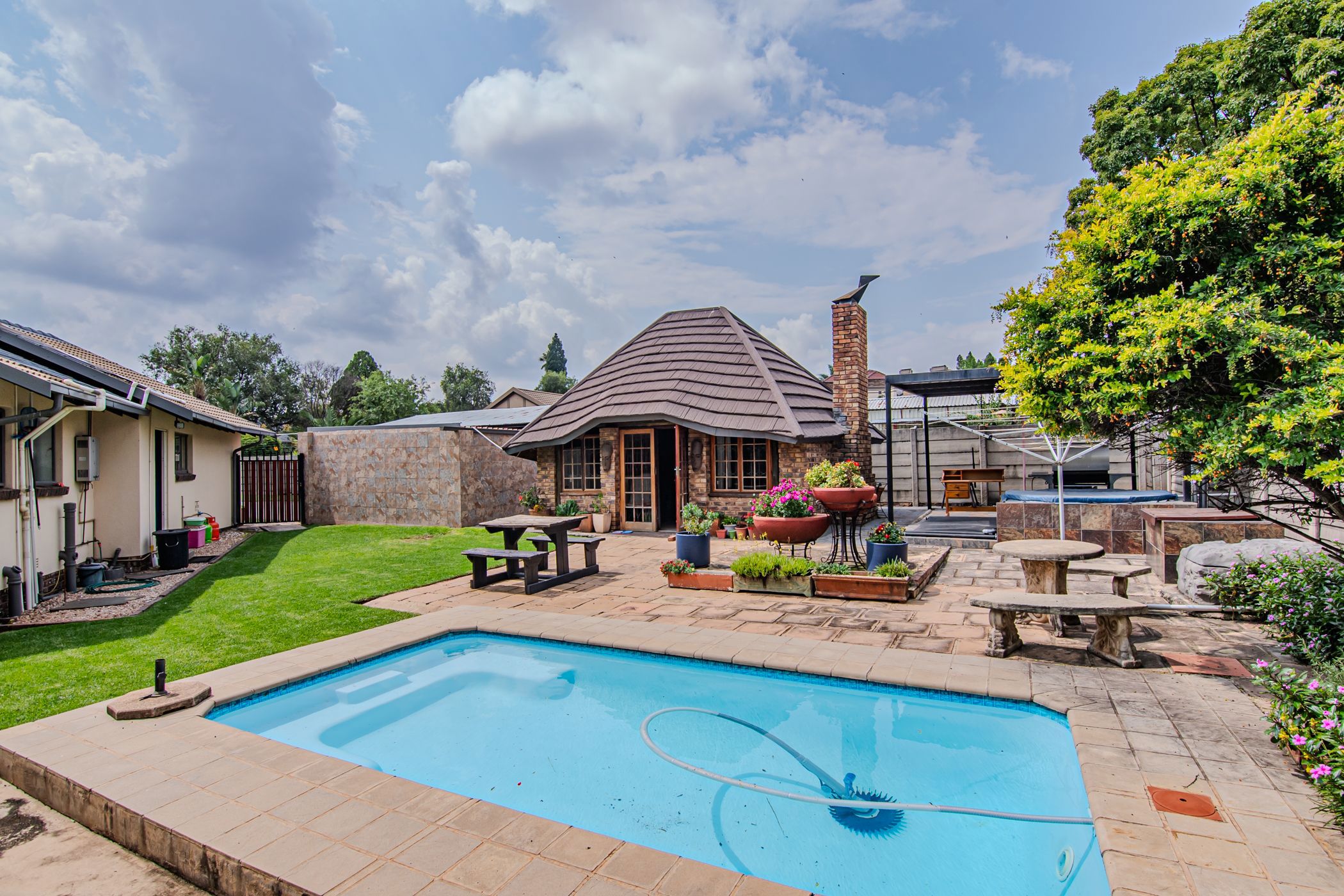 House sold in The Reeds - CN1701506