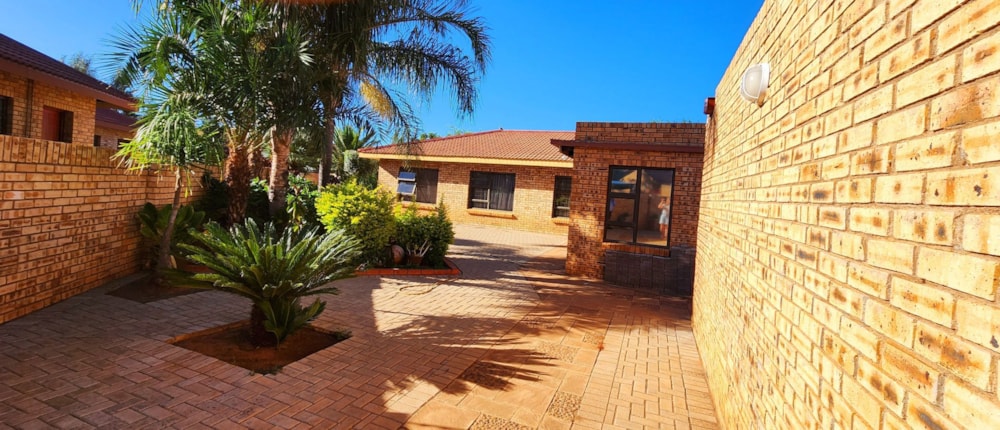 House for sale in Hillcrest, Kimberley - 1KJ1696228 House for sale in Hillcrest, Kimberley - 1KJ1696228