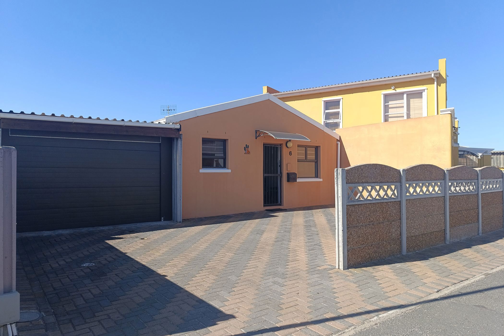 House sold in Phoenix , Milnerton - 1TV1696853