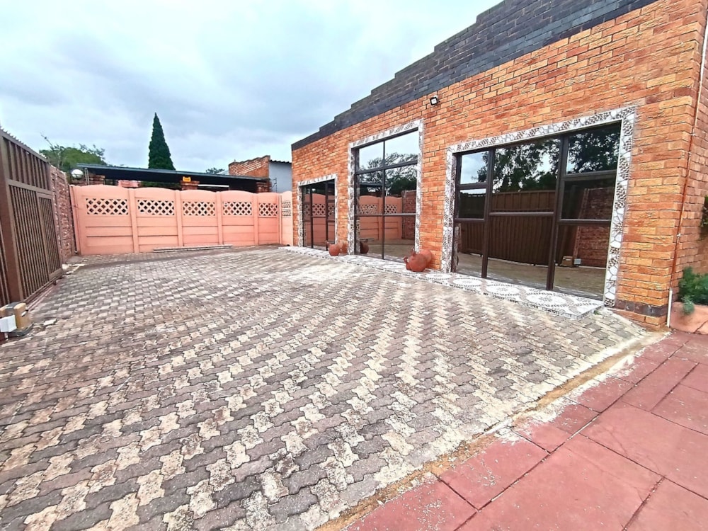 Garden cottage to rent in Parkdene - ENL1742956 Garden cottage to rent in Parkdene - ENL1742956