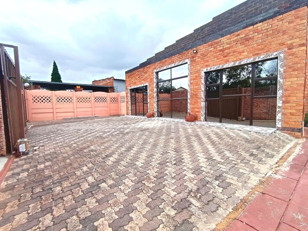 Garden cottage to rent in Parkdene - ENL1742956 Garden cottage to rent in Parkdene - ENL1742956