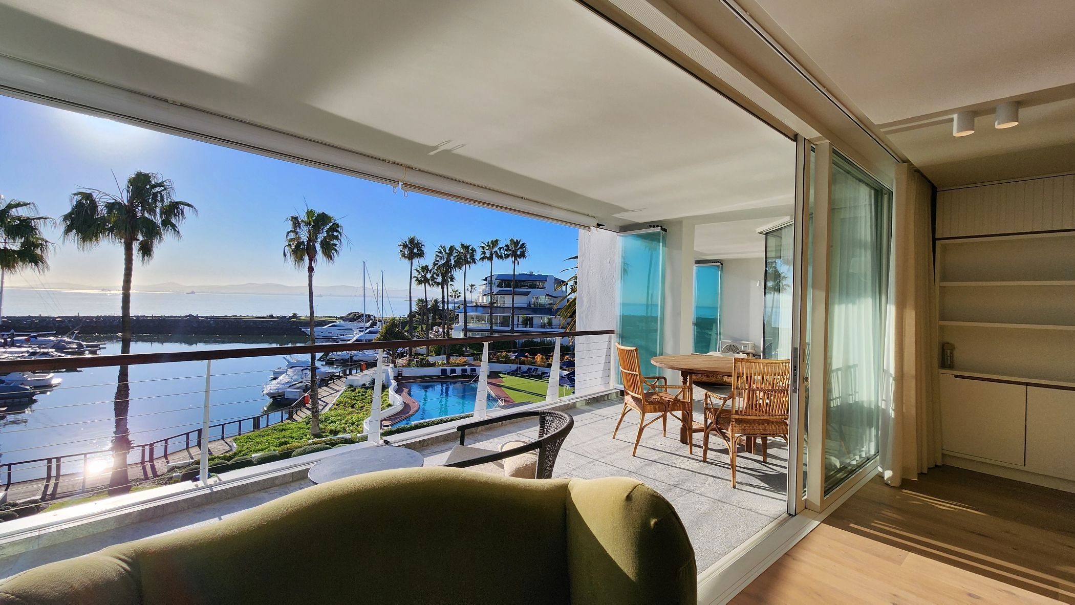 Apartment to rent in Mouille Point - ASL1696266