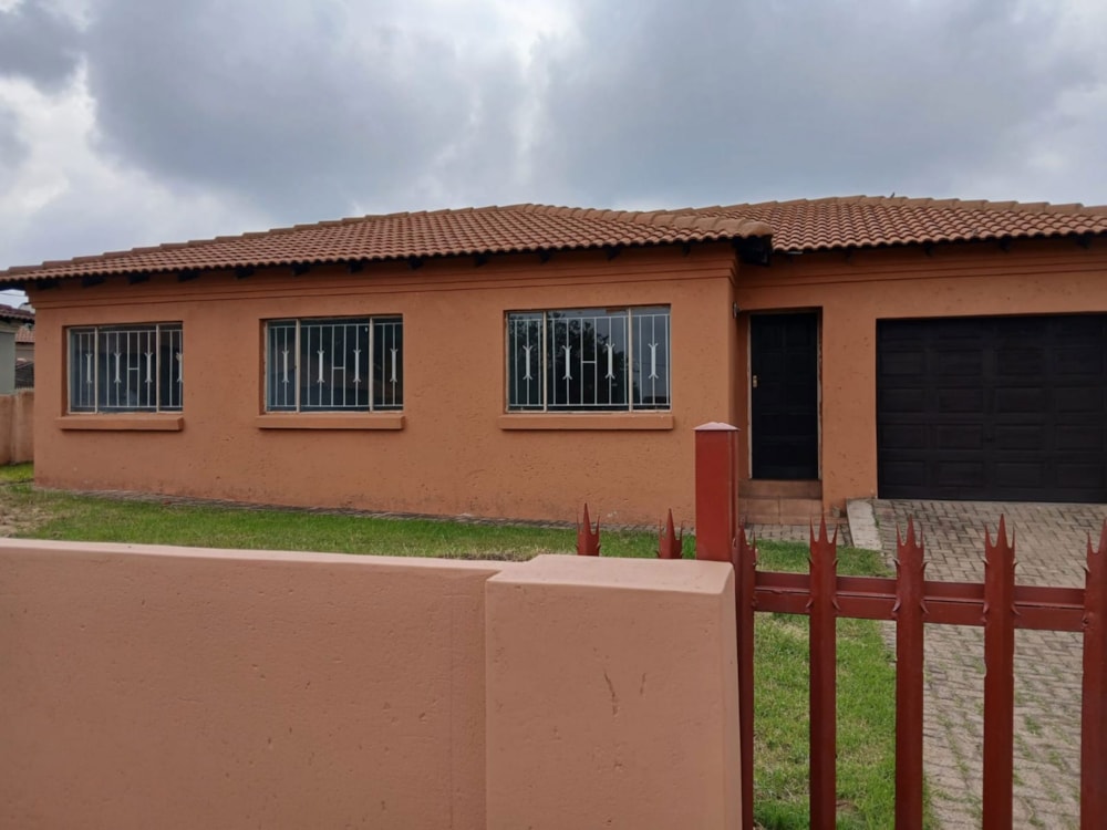 Security complex home let in Klipfontein , Witbank, eMalahleni - 1WD1696322 Security complex home let in Klipfontein , Witbank, eMalahleni - 1WD1696322
