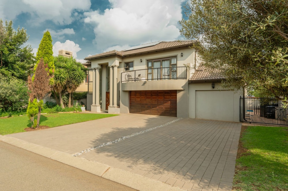 Security estate home for sale in Aspen Hills - 1GV1697042