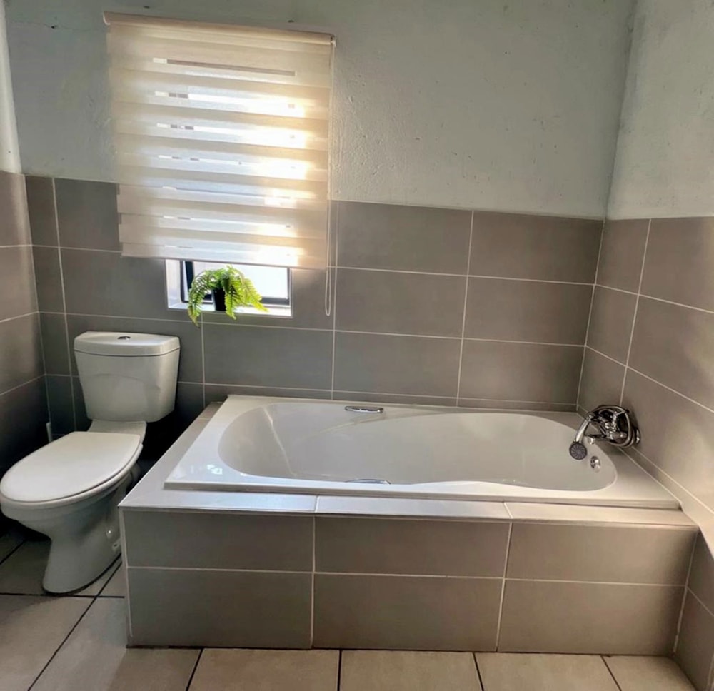 Security estate home let in Thatchfield - CNL1706678 Security estate home let in Thatchfield - CNL1706678