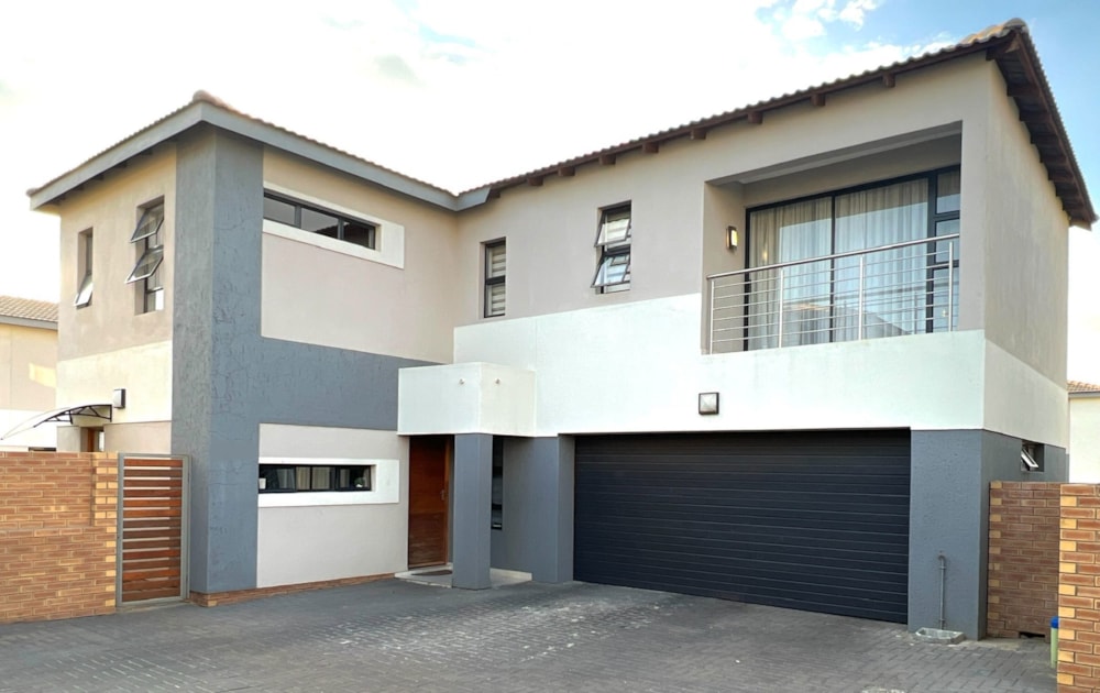 Security estate home let in Thatchfield - CNL1706678 Security estate home let in Thatchfield - CNL1706678