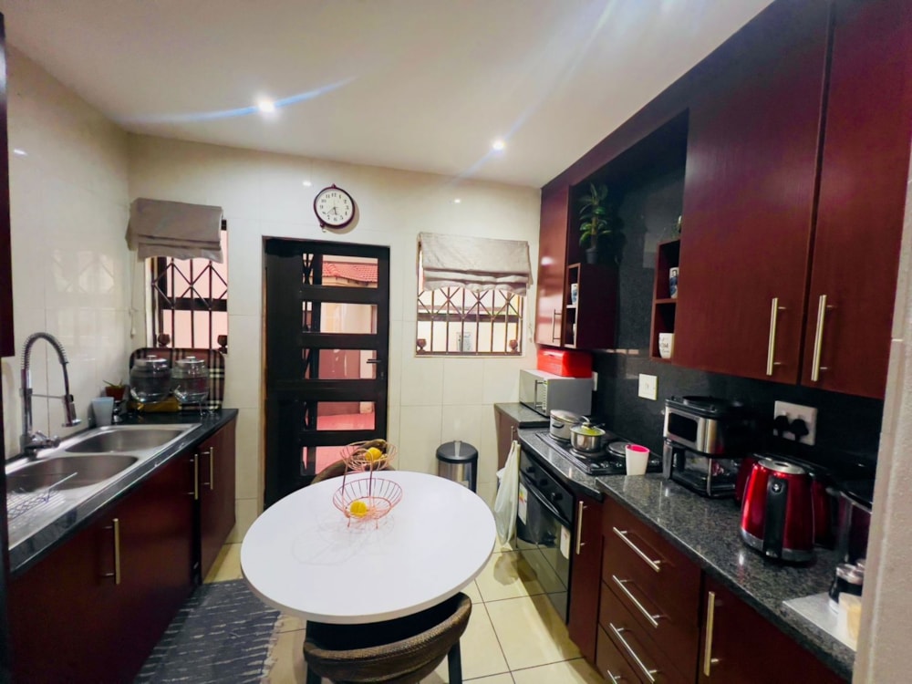 Security complex home for sale in Reyno Ridge - 1WD1697173