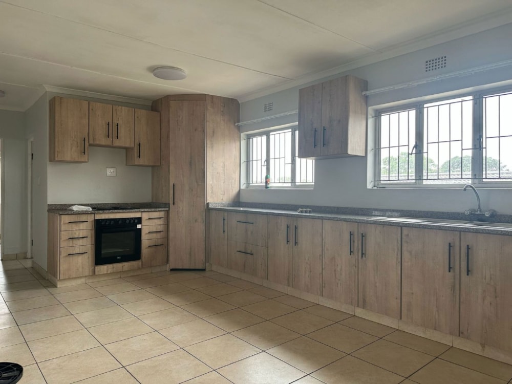 House for sale in Brackenham - 1RY1697164