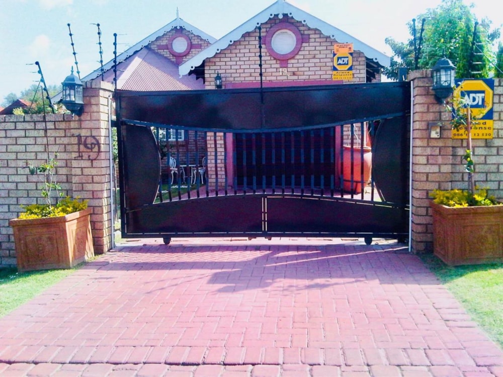 House for sale in Model Park - 1WD1697263