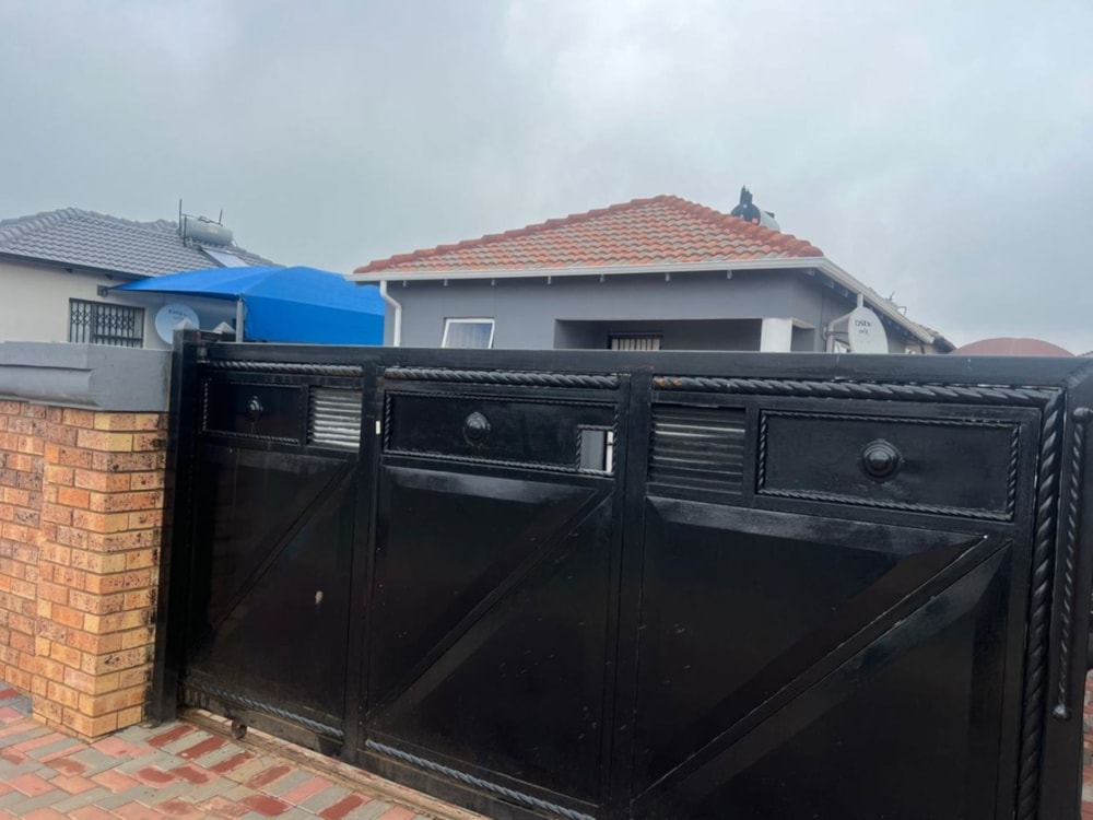 House for sale in Crystal Park - EN1697549