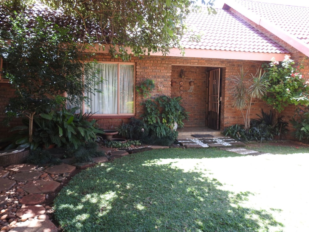 House for sale in Mookgopong (Naboomspruit) - 1MDM1697408