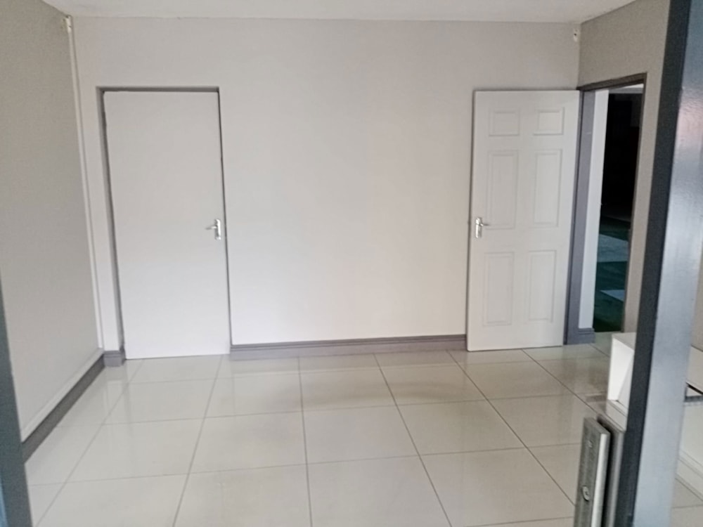 Commercial Building to rent in Waterval East - 1RU1697543