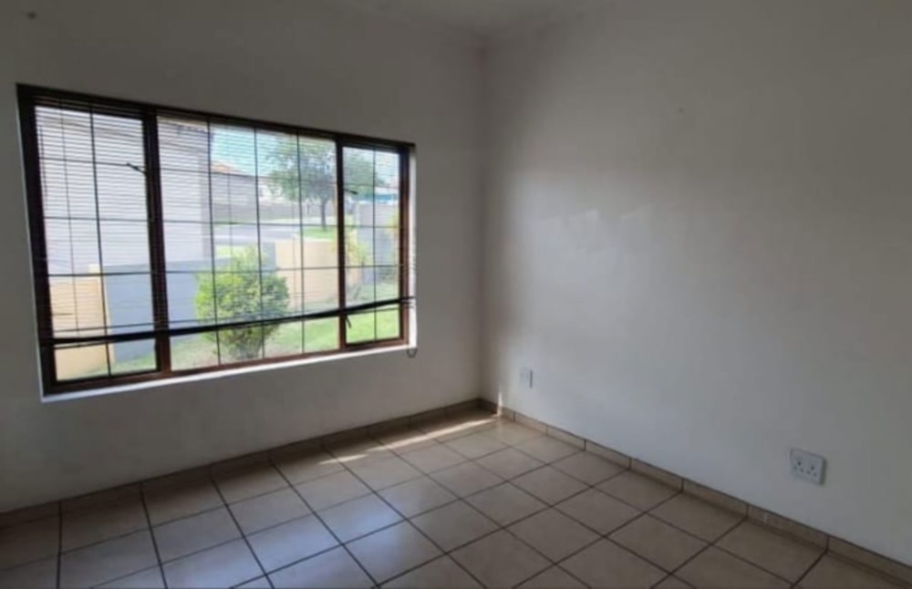 Security complex home for sale in Jackaroo Park - 1WD1697712 Security complex home for sale in Jackaroo Park - 1WD1697712