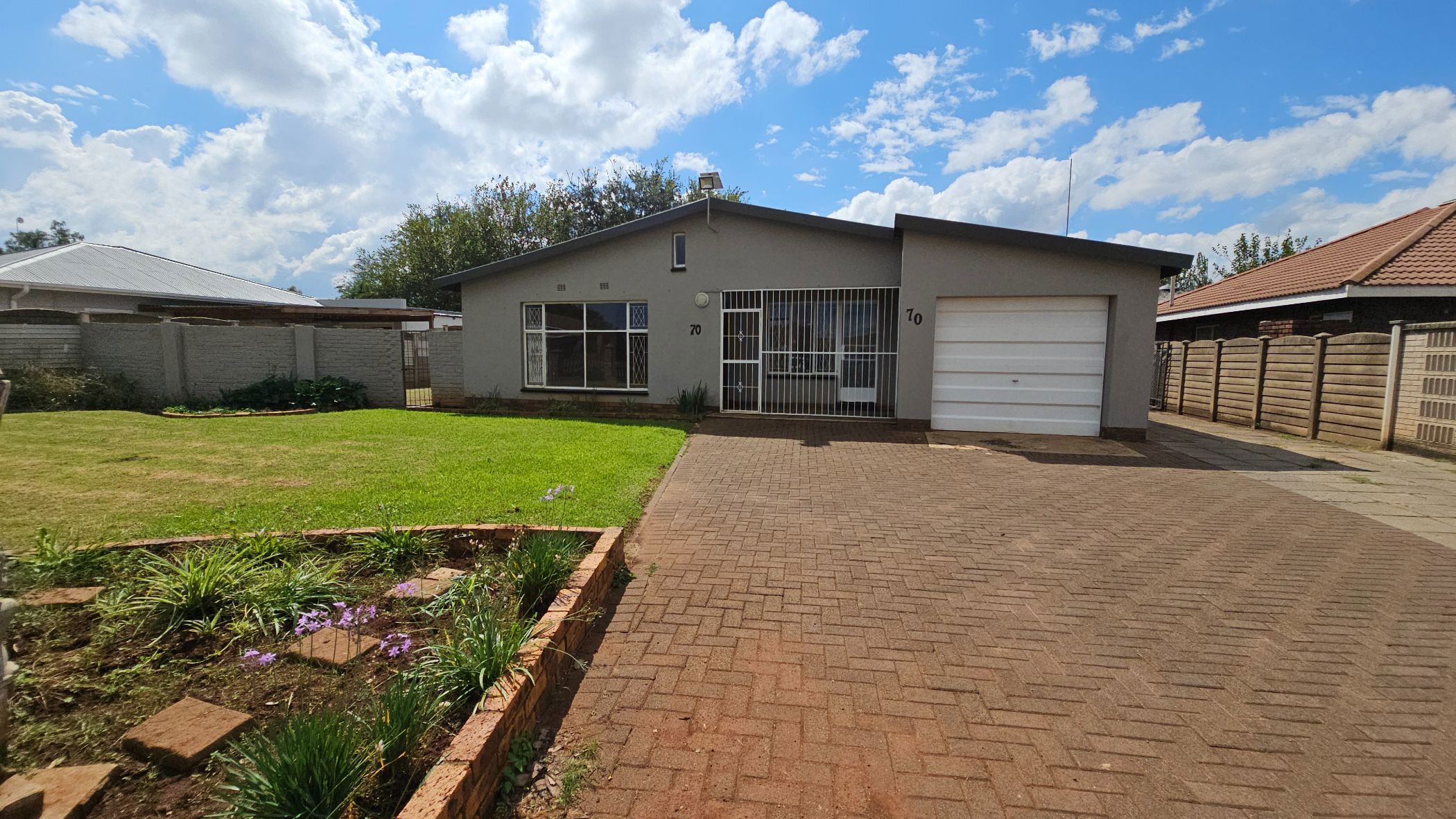 House for sale in Rothdene - 1VT1698063