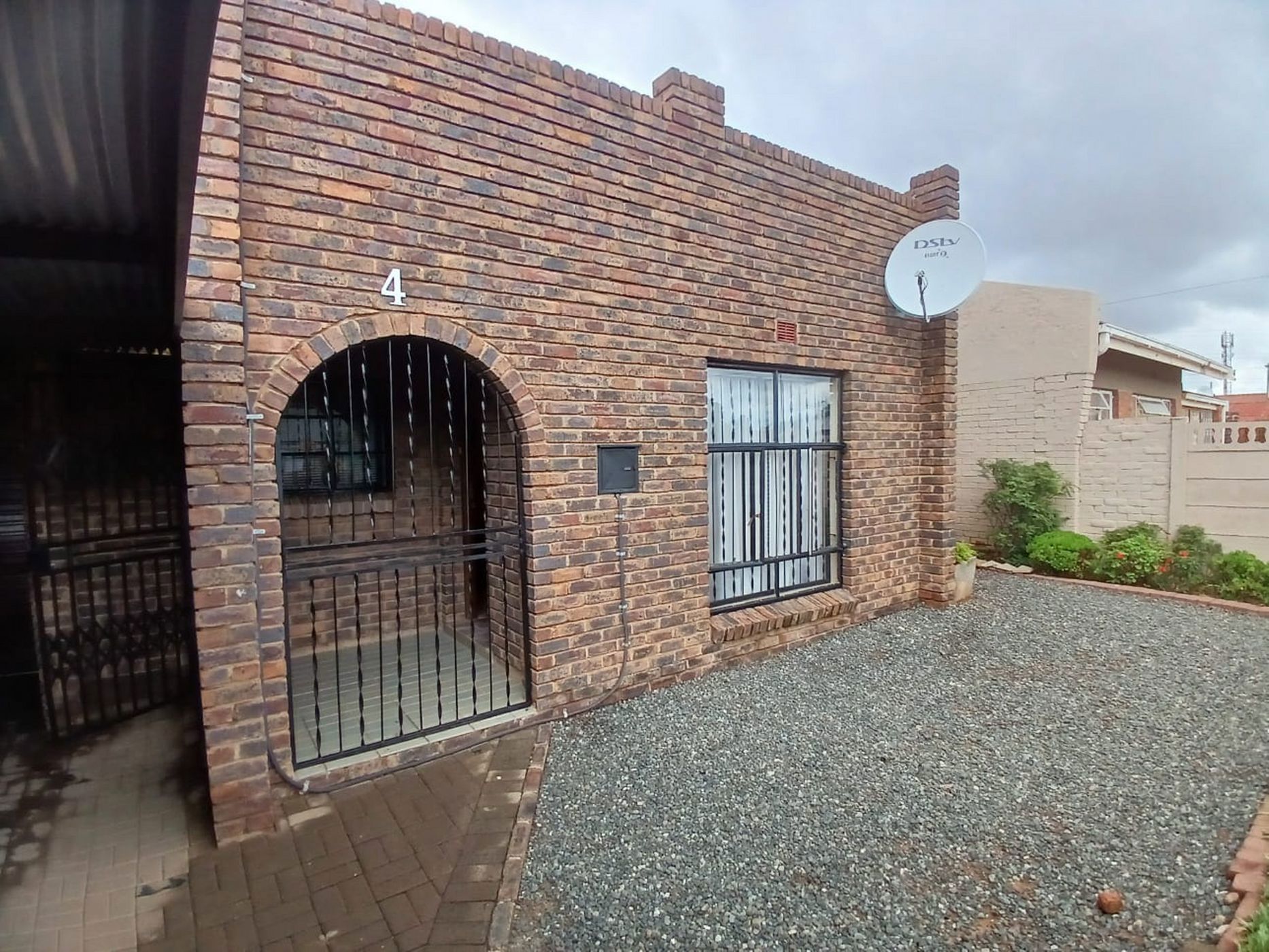 House for sale in Homevale - 1KJ1698121