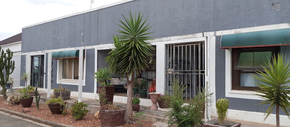 Bachelor apartment for sale in Albertinia - 1SR1698822