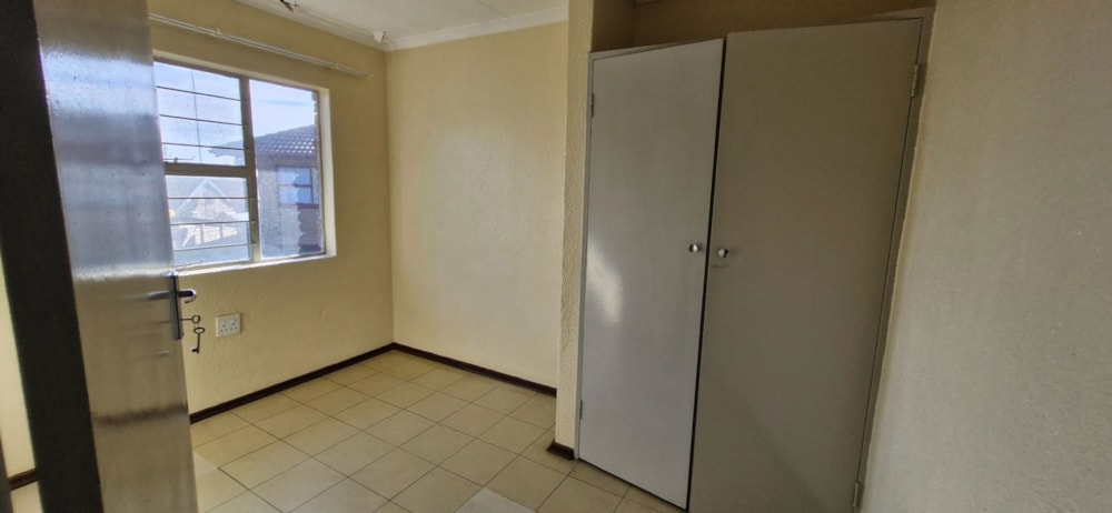 Apartment to rent in Rustenburg North - 1RU1698792