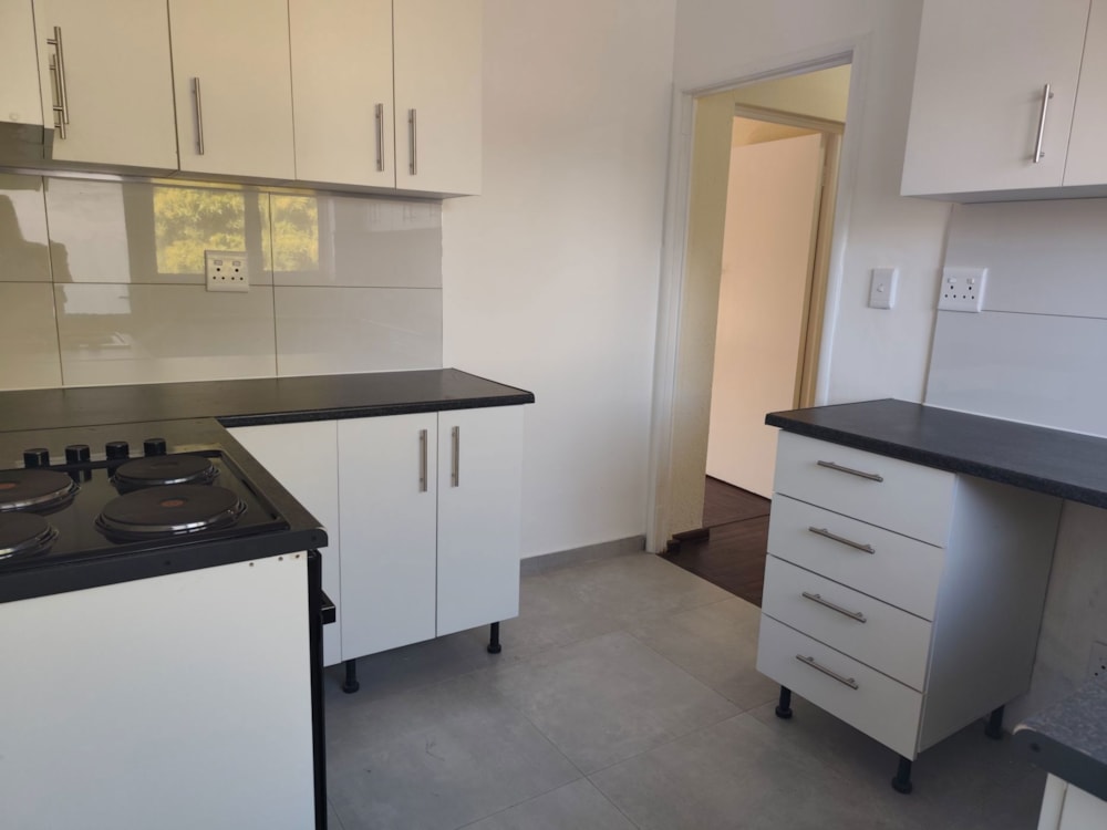 Apartment let in Kenilworth, Cape Town - RBL1704116 Apartment let in Kenilworth, Cape Town - RBL1704116