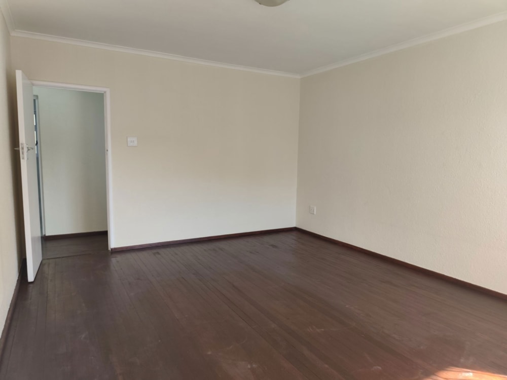Apartment let in Kenilworth, Cape Town - RBL1704116 Apartment let in Kenilworth, Cape Town - RBL1704116