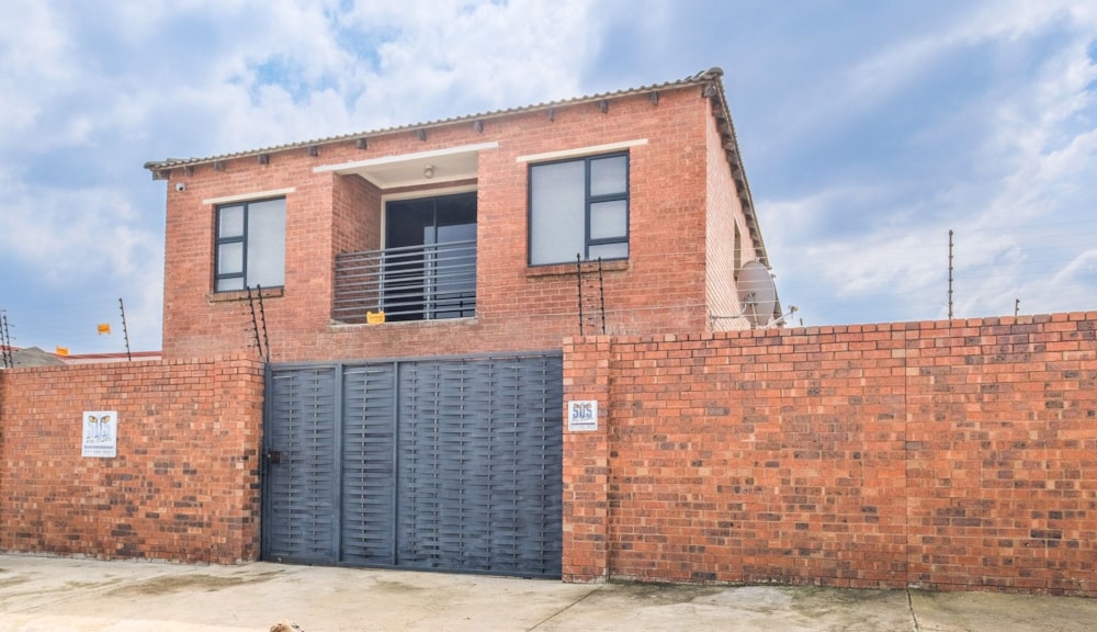 Double-storey house sold in Pimville - RDT1699050 Double-storey house sold in Pimville - RDT1699050